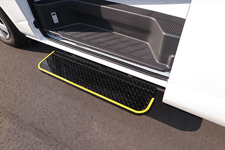 電動格納式ステップ